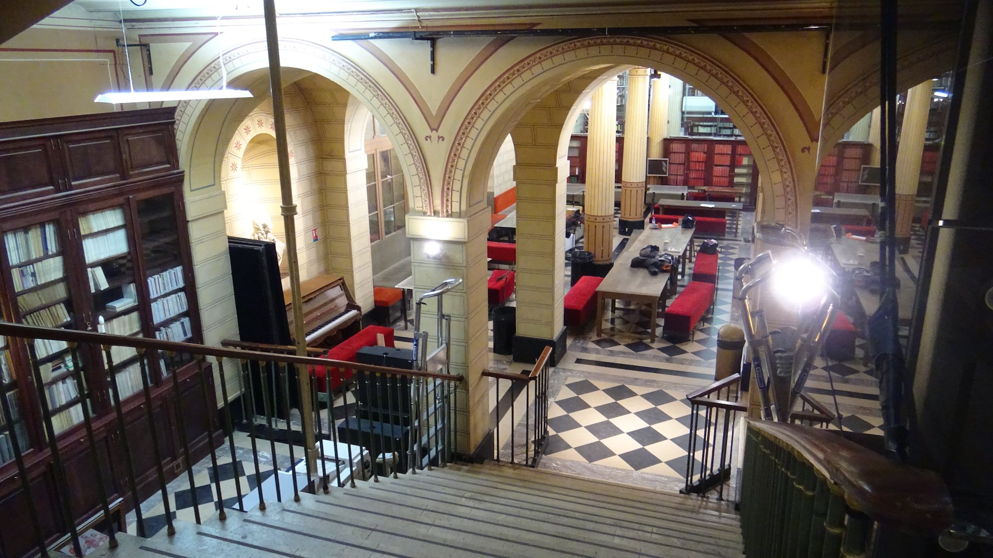 Escalier du Conservatoire avec vue sur la salle des colonnes